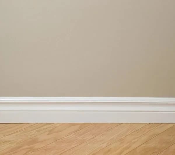 Czym pomalować listwy poliuretanowe? Najlepsze farby i porady dla trwałego efektu
