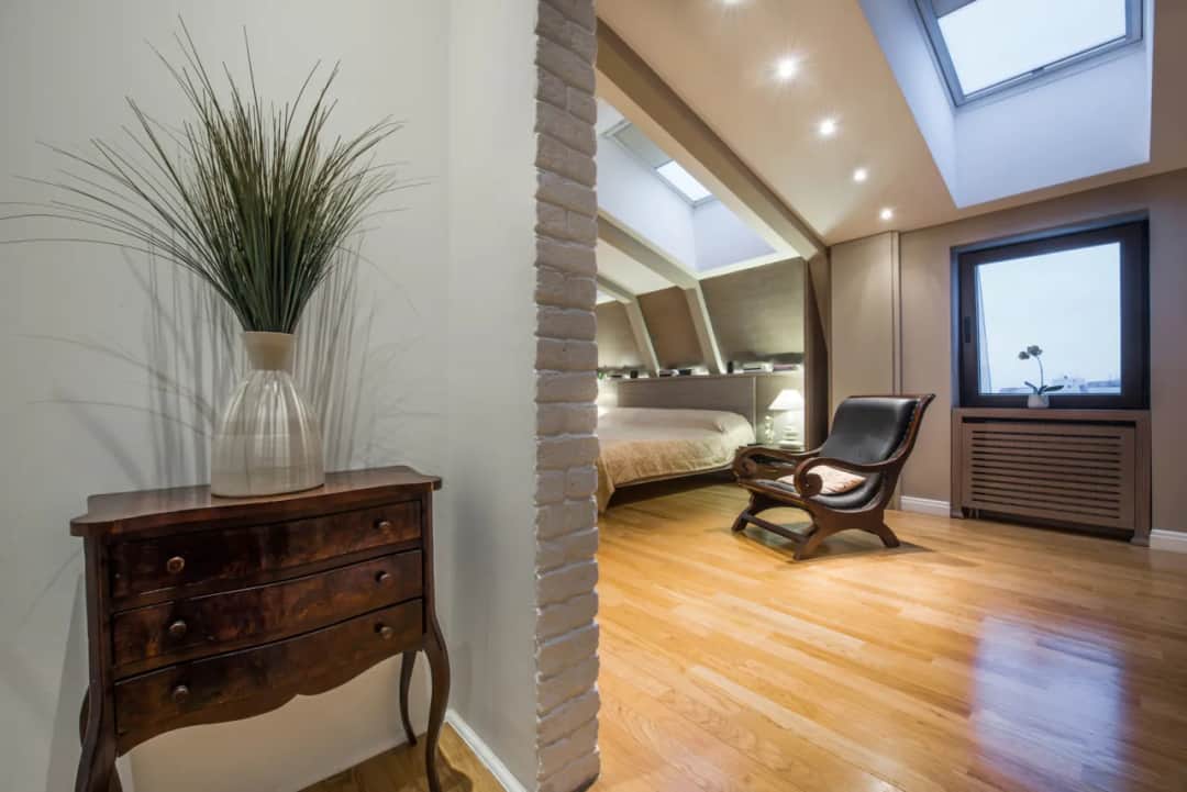 Jak wybrać idealne oświetlenie na poddasze – porady i najlepsze rozwiązania