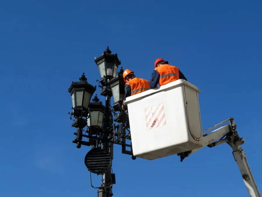 Kto odpowiada za oświetlenie ulic i jak zgłosić problemy z oświetleniem?